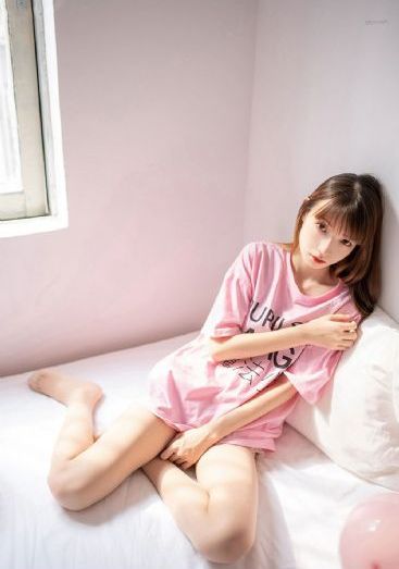公车上拨开两片湿漉漉的肉_超清HD高清在线观看